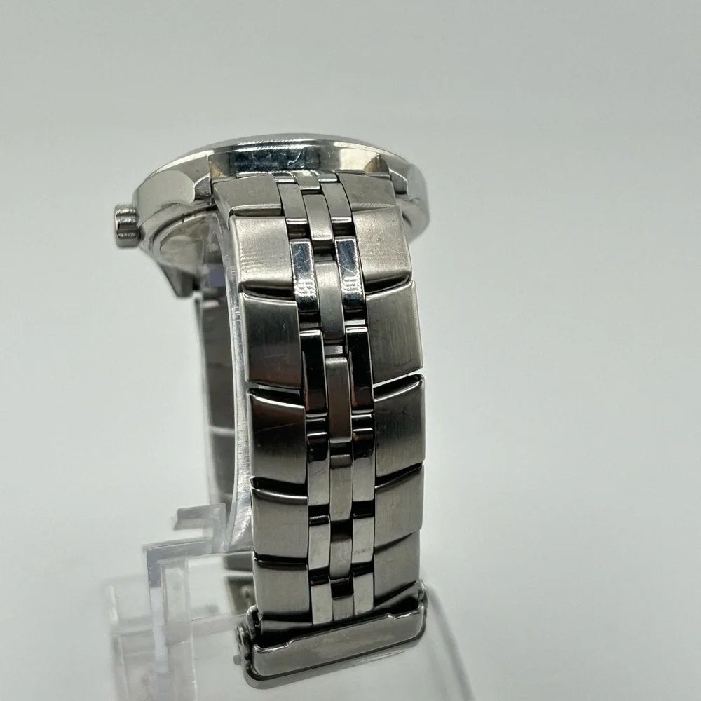 Kenneth Cole Reaction Silver Men's watch with new battery #593